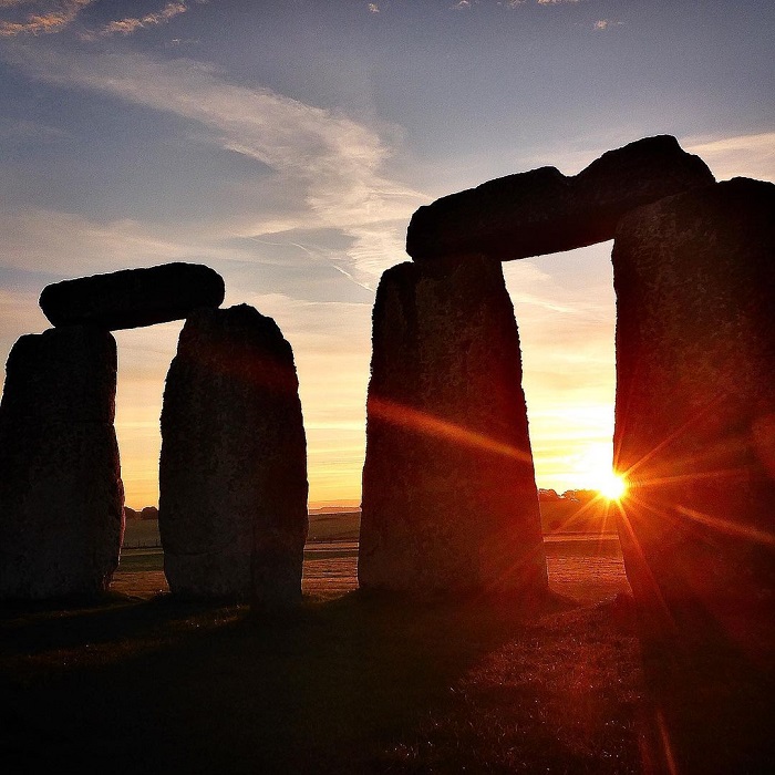 Di tích Stonehenge là một trong những địa điểm ngắm bình minh đẹp nhất thế giới nằm tại Anh