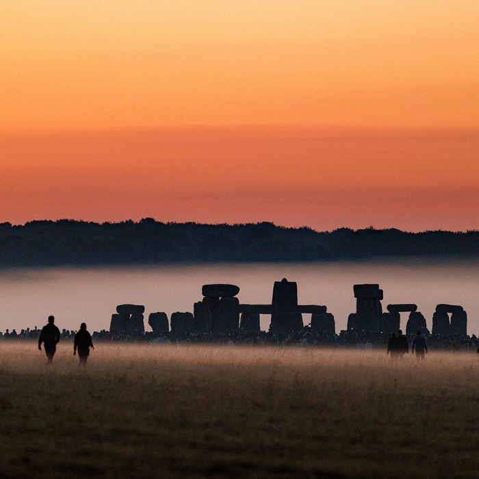 Di tích Stonehenge là một trong những địa điểm ngắm bình minh đẹp nhất thế giới khiến du khách mê đắm