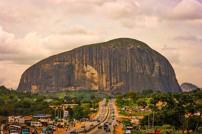 Zuma Rock là một trong những núi đá nguyên khối nổi tiếng thế giới tìm thấy từ thế kỷ 15