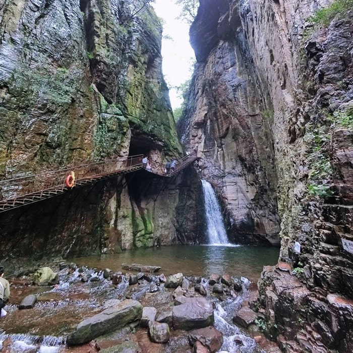 Vẻ đẹp hoang sở ở thung lũng Longtan