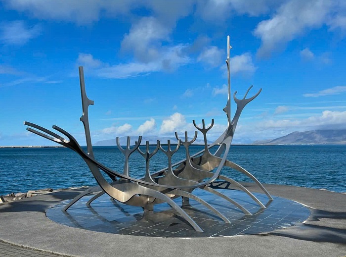 Xem quang cảnh từ Sun Voyager khi du lịch Reykjavik