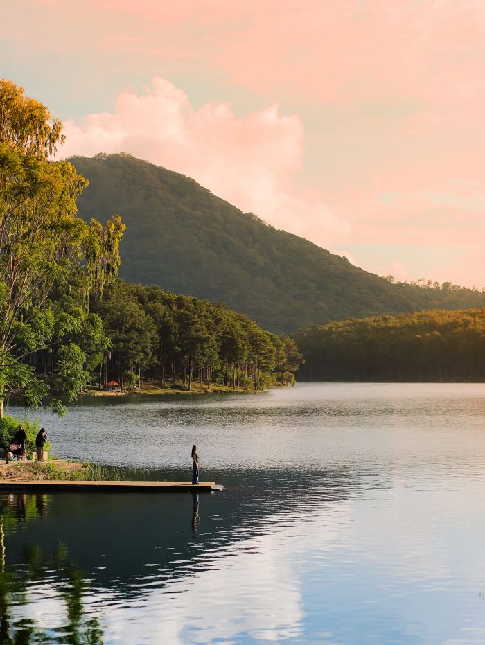 Cầu tàu vô cực hồ Tuyền Lâm