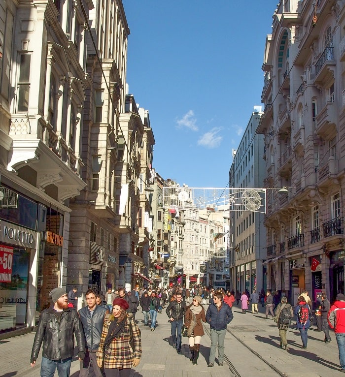 Đại lộ Istiklal là điểm tham quan gần bảo tàng Ataturk