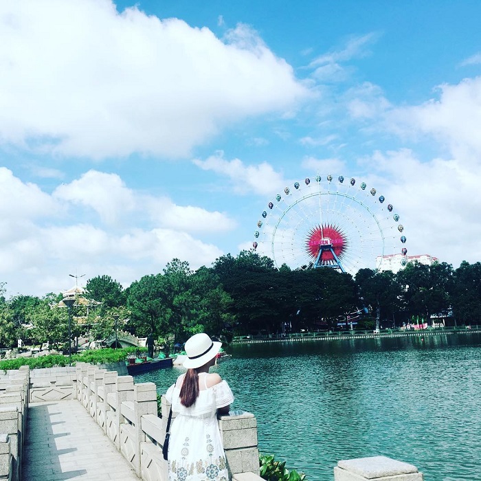 Các khu vui chơi ngoài trời ở Sài Gòn - Công viên Đầm Sen