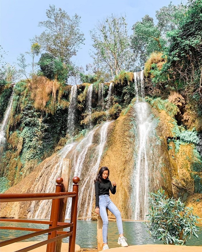 Kinh nghiệm đi Mộc Châu mùa thu - ngắm vẻ đẹp thác Dải Yếm