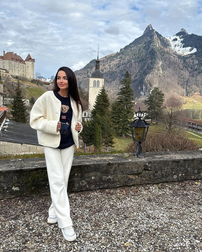 Check in lâu đài Gruyeres Thụy Sĩ