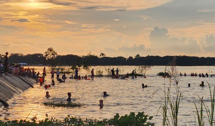 mùa nước nổi ở Đồng Tháp tắm đồng 