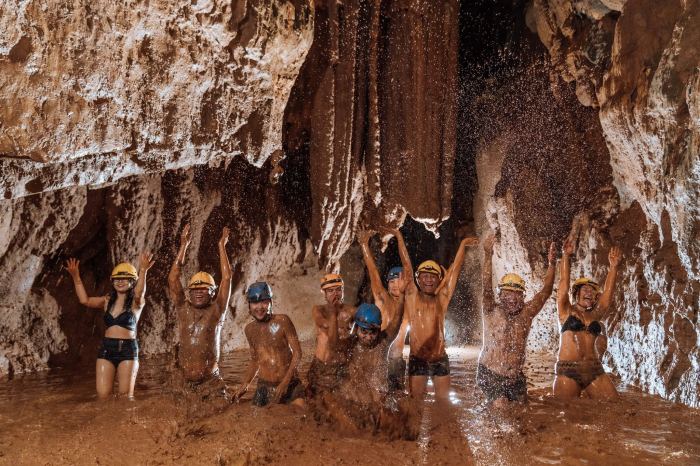 Trải nghiệm gì trong hang động ở Phong Nha