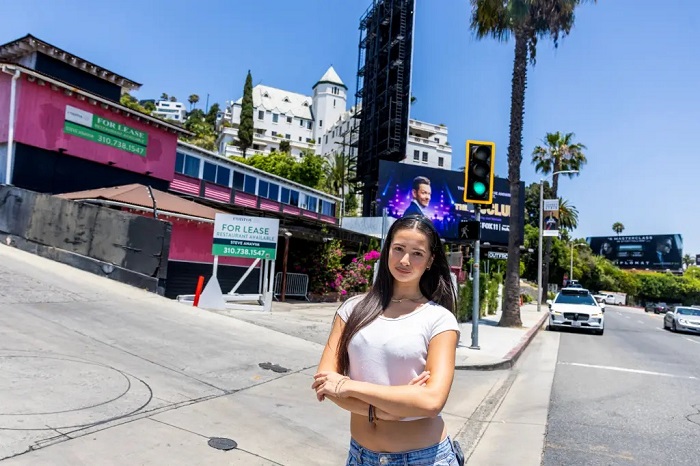 Sunset Strip là điểm tham quan nổi tiếng ở đại lộ Sunset Boulevard
