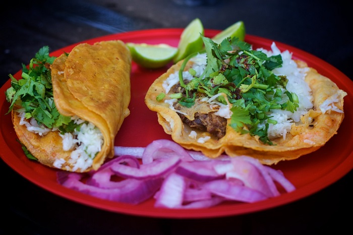 Thưởng thức ẩm thực đường phố đậm chất Mexico là điều nên làm khi tới thành phố Puerto Vallarta Mexico