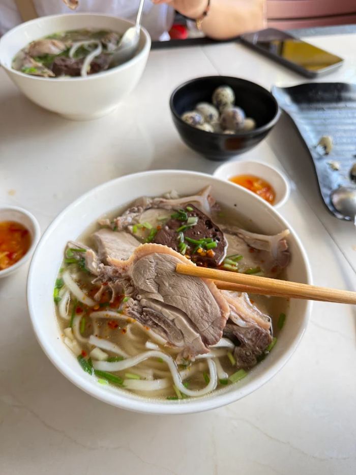 quán ăn chuẩn local ở Huế quán ăn chuẩn local ở Huế