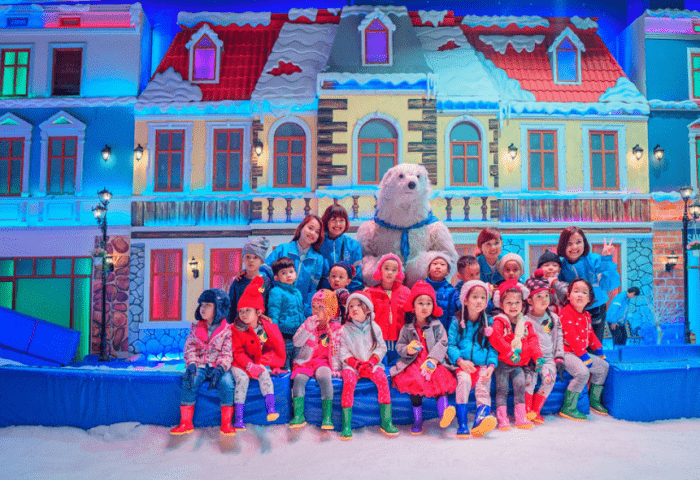 Khám phá khu trượt tuyết nhân tạo ở SnowTown Sài Gòn - Ảnh: Lữ Hành Việt Nam