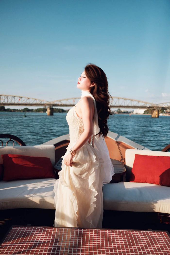 du thuyền nhà hàng ở Huế Moon River Cruises du thuyền nhà hàng ở Huế Moon River Cruises