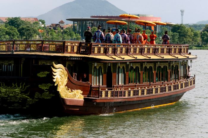 du thuyền nhà hàng ở Huế du thuyền nhà hàng ở Huế