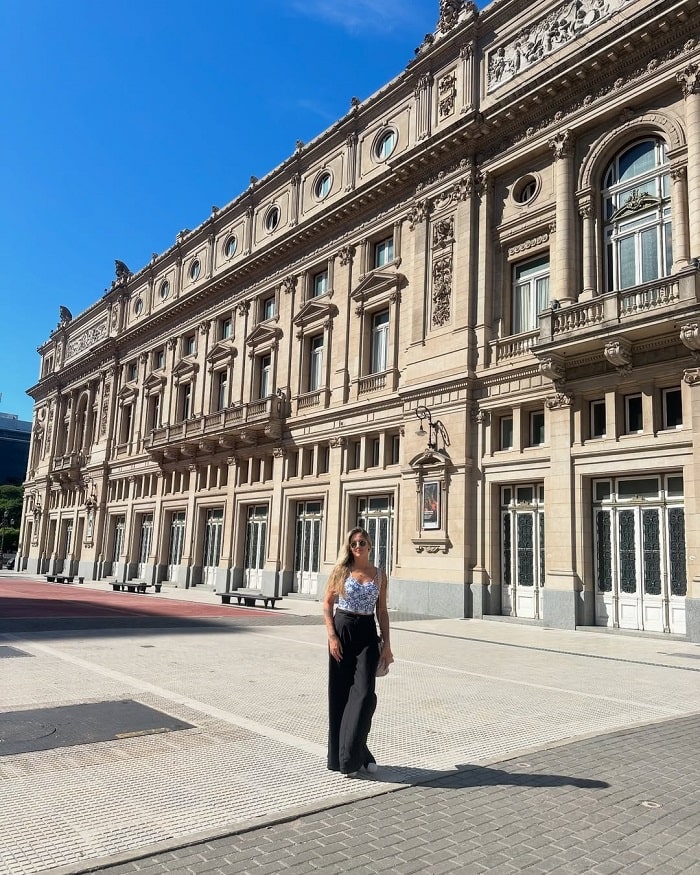 Nhà hát Colon là điểm tham quan gần đại lộ Corrientes Argentina 