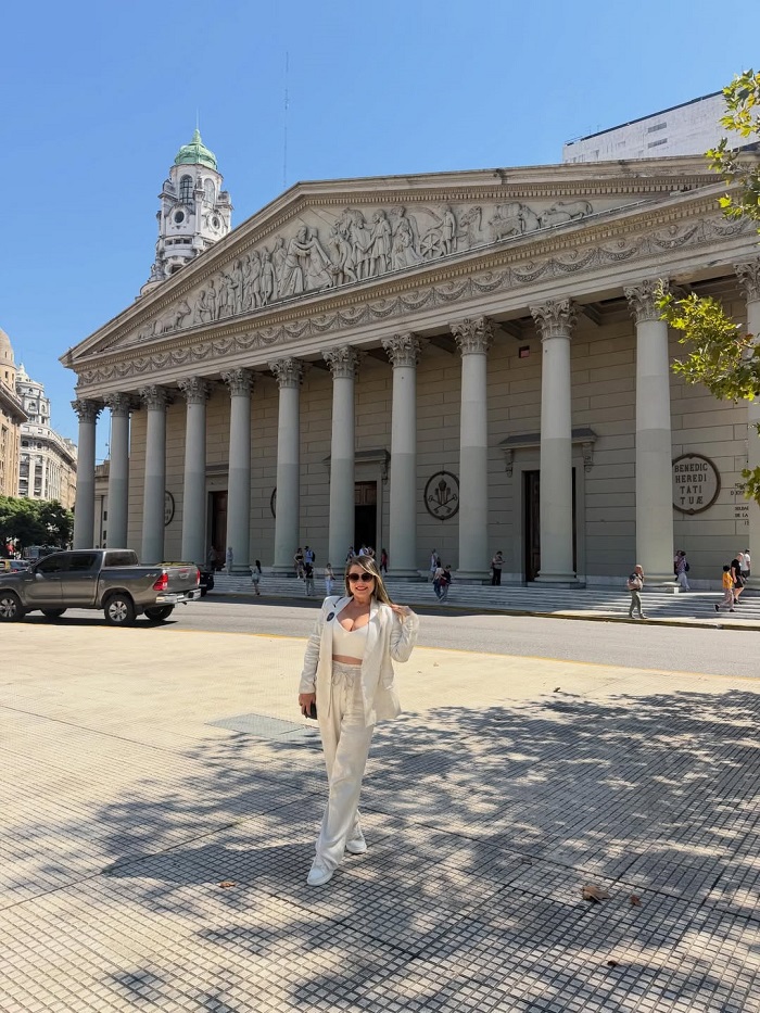 Nhà thờ chánh tòa Metropolitana là điểm tham quan gần đại lộ Corrientes Argentina 