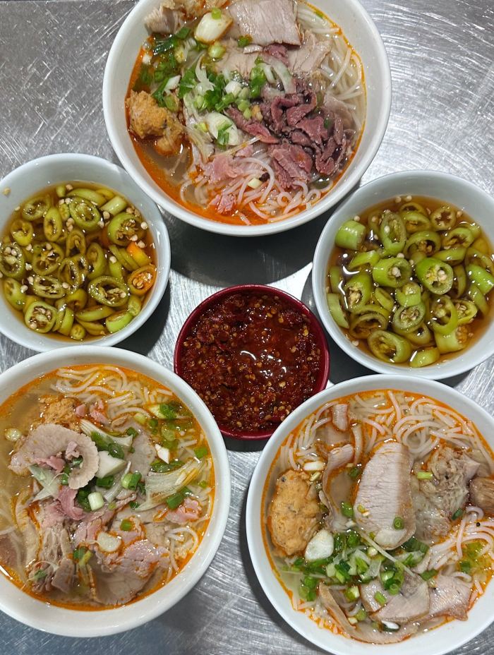 quán ăn chuẩn local ở Huế quán ăn chuẩn local ở Huế