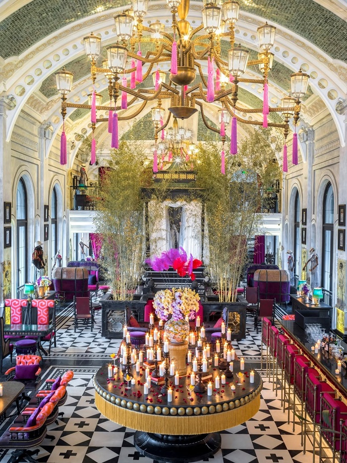 Absinthe Bar tọa lạc ở tầng 10 của khách sạn Hotel de la Coupole - Ảnh: Fanpage Absinthe