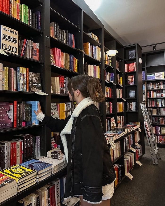 Quán Cà Phê Book Soup là điểm tham quan nổi tiếng ở đại lộ Sunset Boulevard