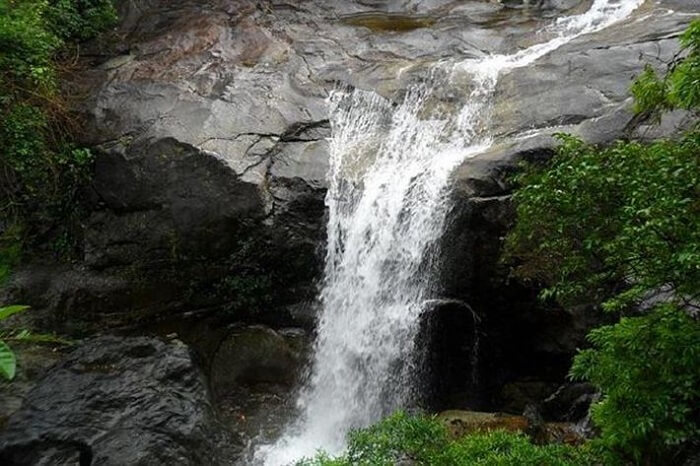 Nao lòng trước vẻ đẹp kỳ vĩ của thác hố Giang Thơm Quảng Nam