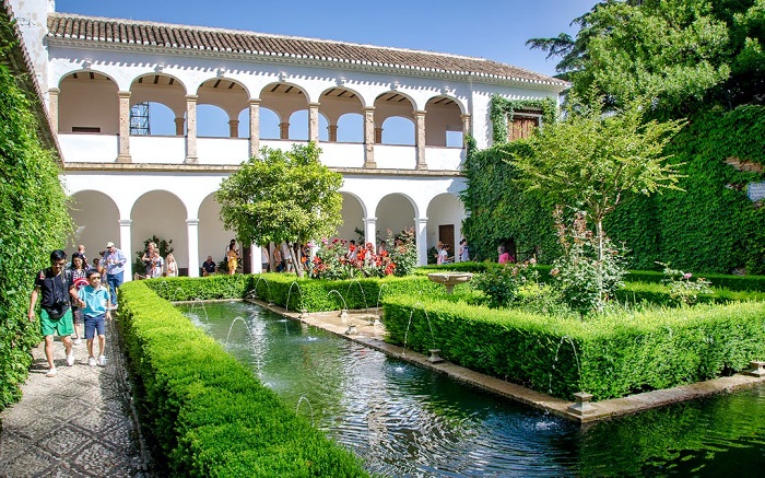 Cung điện mùa hè Generalife - Kiến trúc Moorish ở Granada
