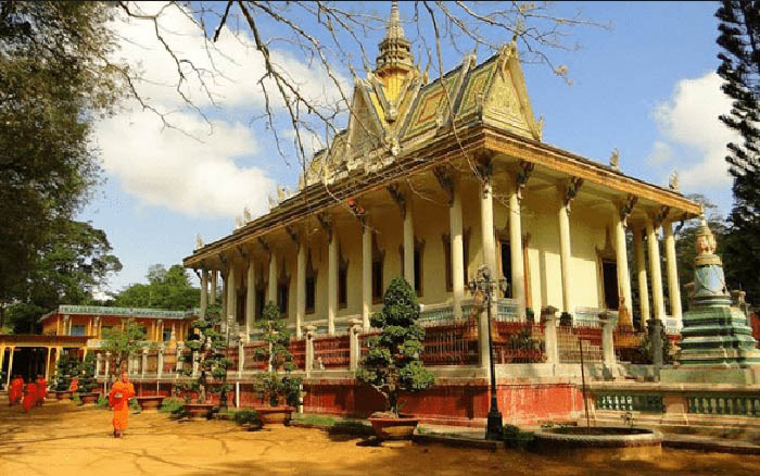 All travel experiences Tra Vinh - there are many beautiful temples