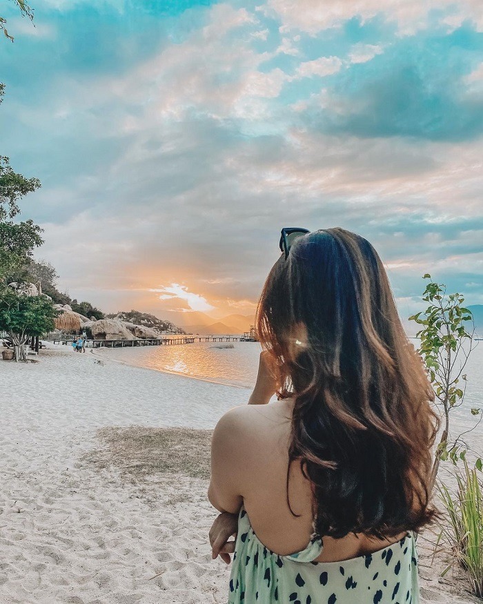 The sunset on Binh Lap Island is breathtakingly beautiful
