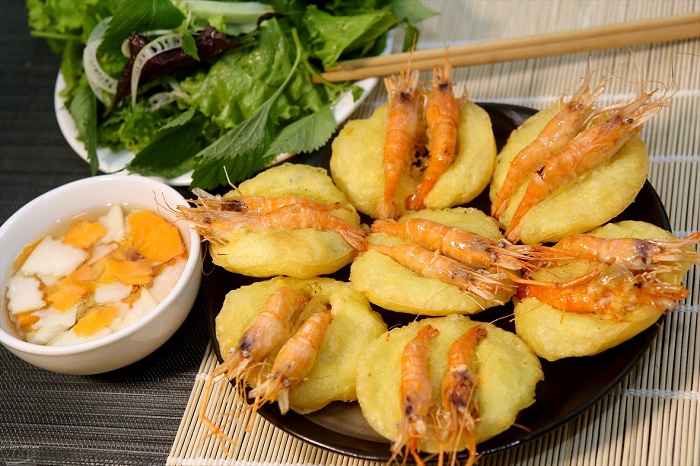 Ho Tay Shrimp Cake - Hanoi specialties should not be missed