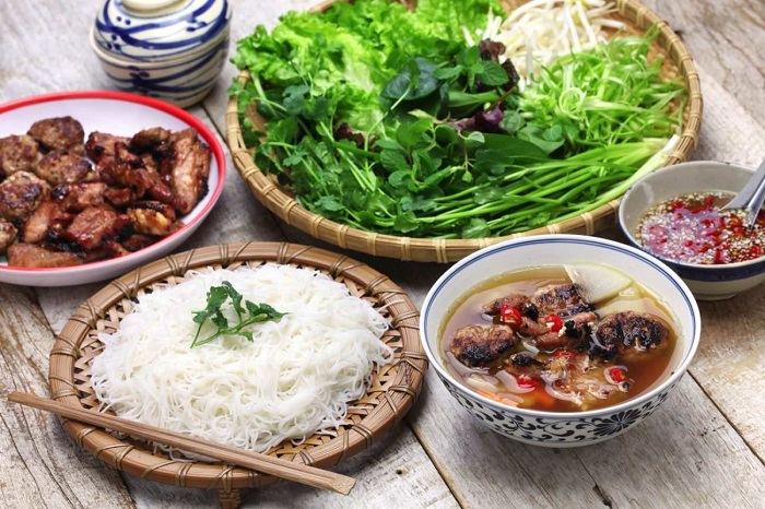 Bun cha - Hanoi specialties are the most popular