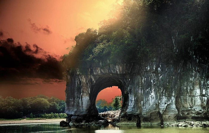 14 địa điểm du lịch Quế Lâm - động Thủy Nguyệt tựa như vầng trăng