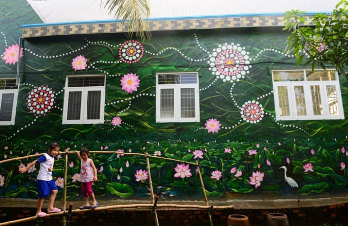 Check in Cao Lanh frescoed village - adorn with vibrant colors