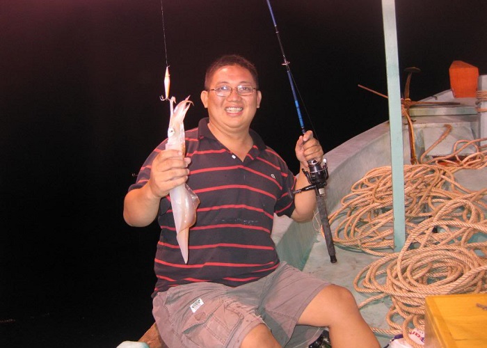 Câu mực đêm ở Phú Quốc -tổ chức bữa tiệc hải sản trên tàu