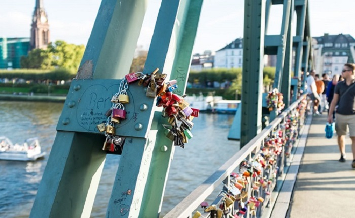 cây cầu tình yêu nổi tiếng thế giới - Eiserner-steg