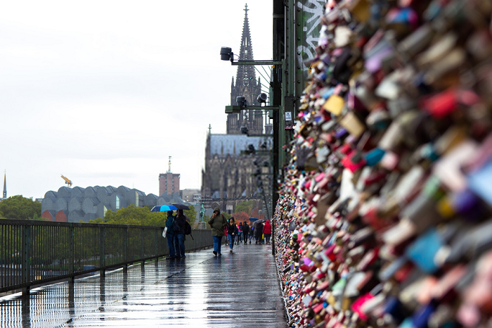 cây cầu tình yêu nổi tiếng thế giới Hohenzollern