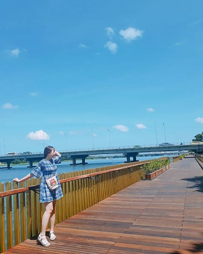 Check in cầu đi bộ gỗ lim Huế - bắc qua bờ nam sông Hương