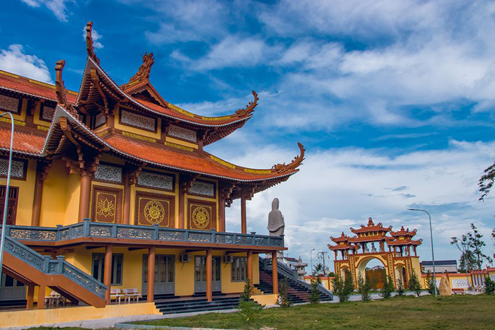 Phi Lai An Giang's family is a mysterious place of practice - built in the style of Vietnamese pagoda architecture