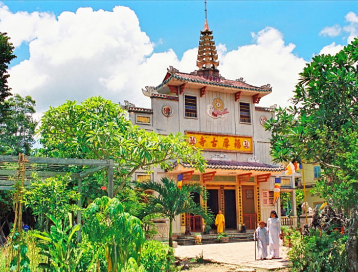 Những ngôi chùa đẹp ở Vĩnh Long nổi tiếng - Chùa Phước Hậu