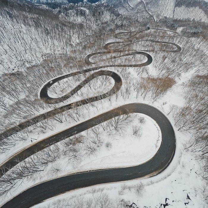 cung đường 48 khúc cua ở Nhật - mùa đông tuyết trắng