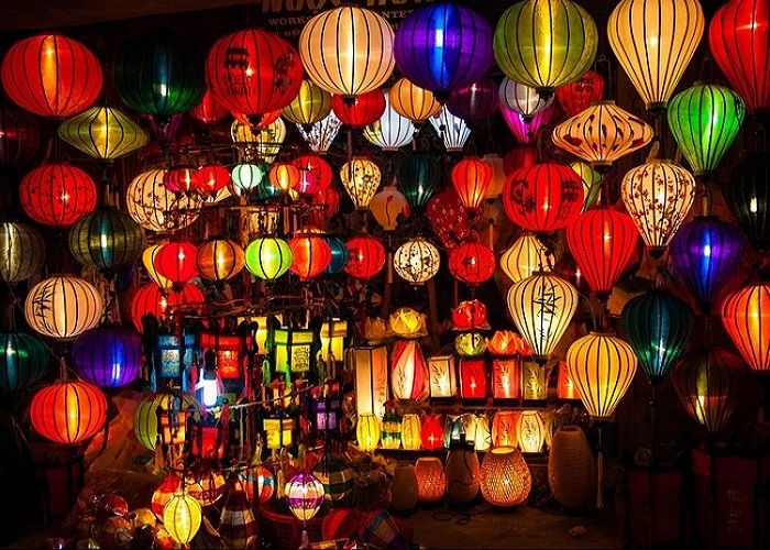 What to buy as a meaningful gift from Hoi An?  Lanterns should be bought as gifts when coming to Hoi An
