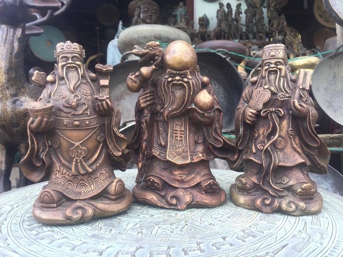 What to buy as a meaningful gift from Hoi An?  The bronze statue of Phuoc Kieu is also a suggestion to buy as a gift when coming to Hoi An