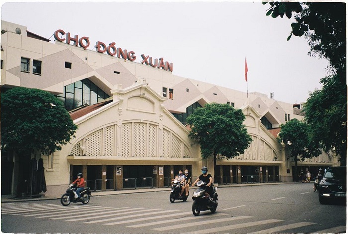 Dong Xuan market shopping - attractions in Hanoi