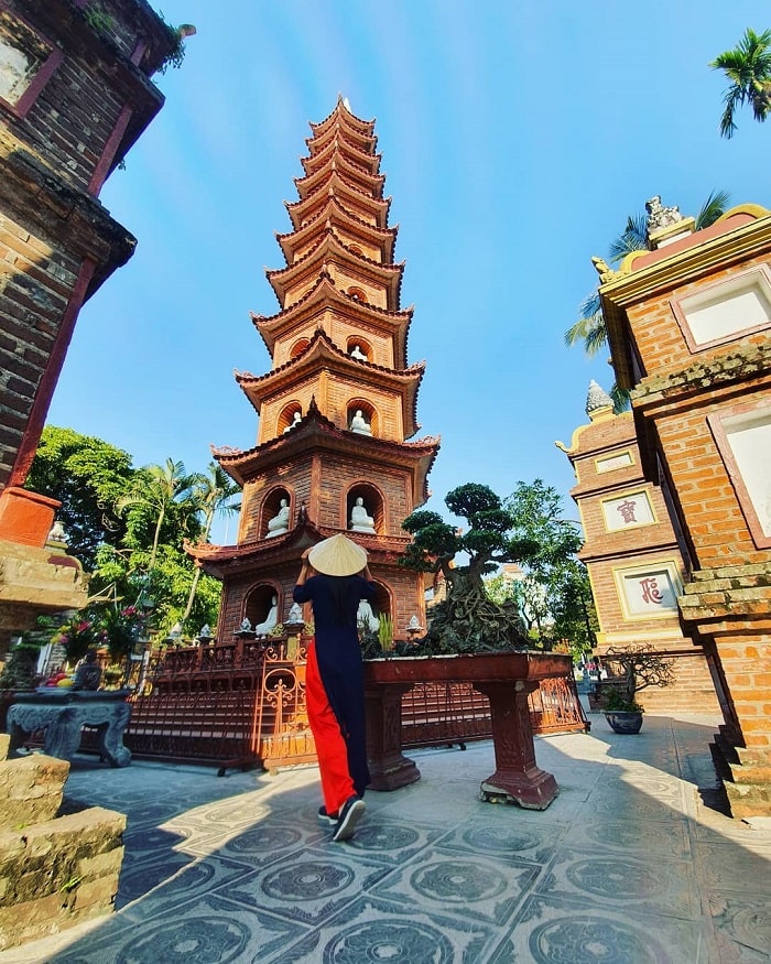 Scenery Tran Quoc Pagoda - sights in Hanoi