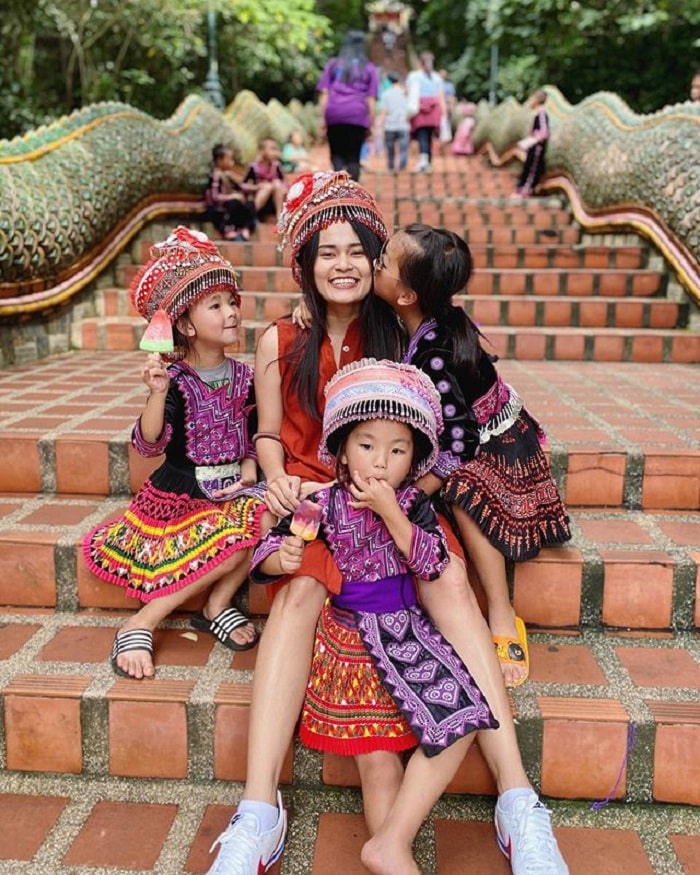 gặp các bé dân tộc - hoạt động thú vị tại chùa Wat Doi Suthep