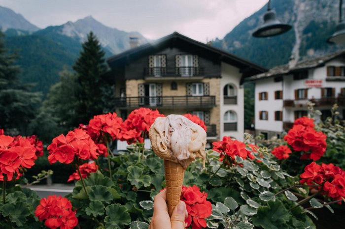 Kem gelato ở thị trấn Courmayeur - Chuyến đi bộ đường dài lên núi Mont Blanc