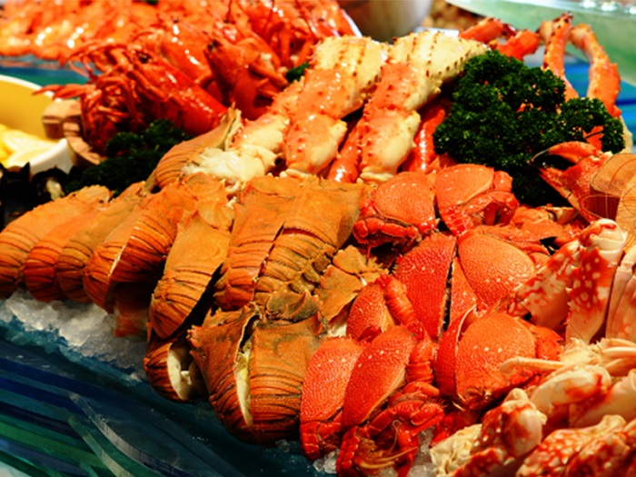 Eat seafood in Nha Trang Hon Tam