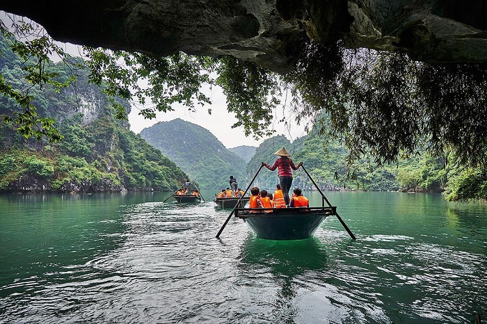Luon Ha Long Cave - explore the cave system