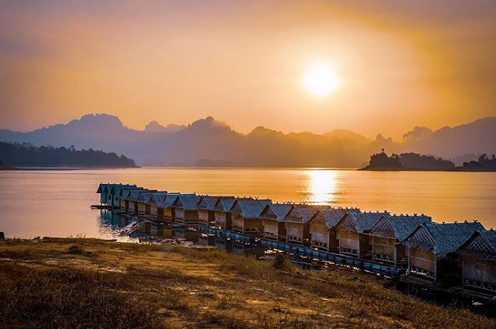 khách sạn trên hồ - điểm nghỉ dưỡng tuyệt vời tại công viên quốc gia Khao Sok