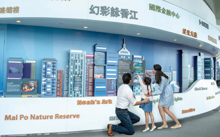Interactive Story Wall tòa nhà Sky 100 Hong Kong