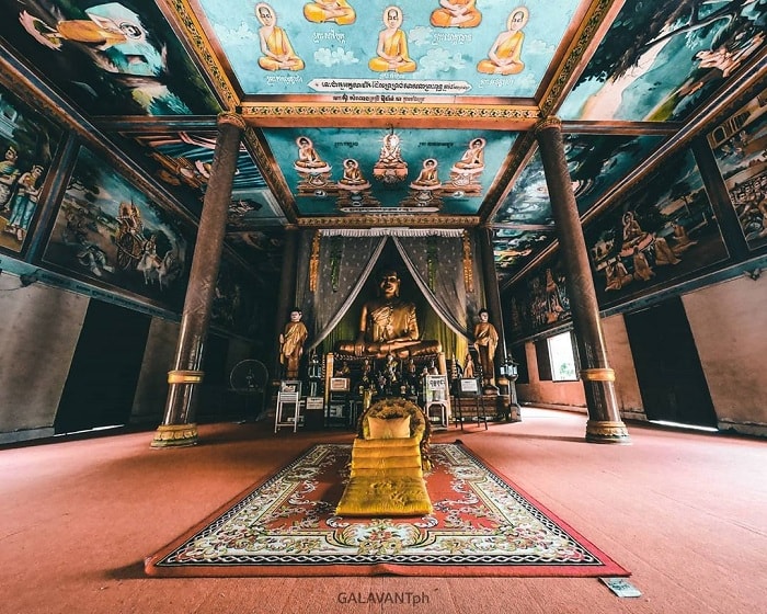 Không gian bên trong chùa Wat Damnak 