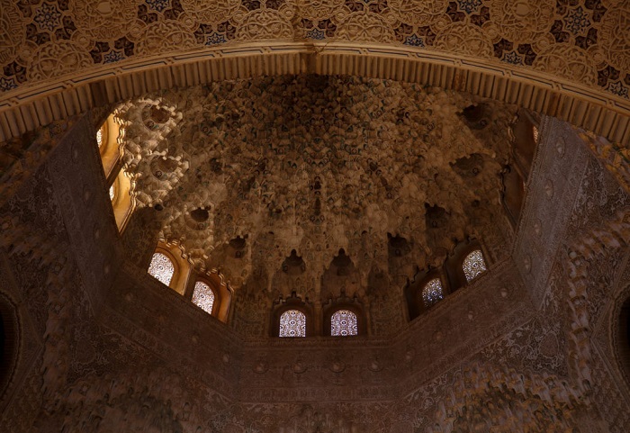 Trần nhà mái vòm mang kiến trúc Moorish - Kiến trúc Moorish ở Granada